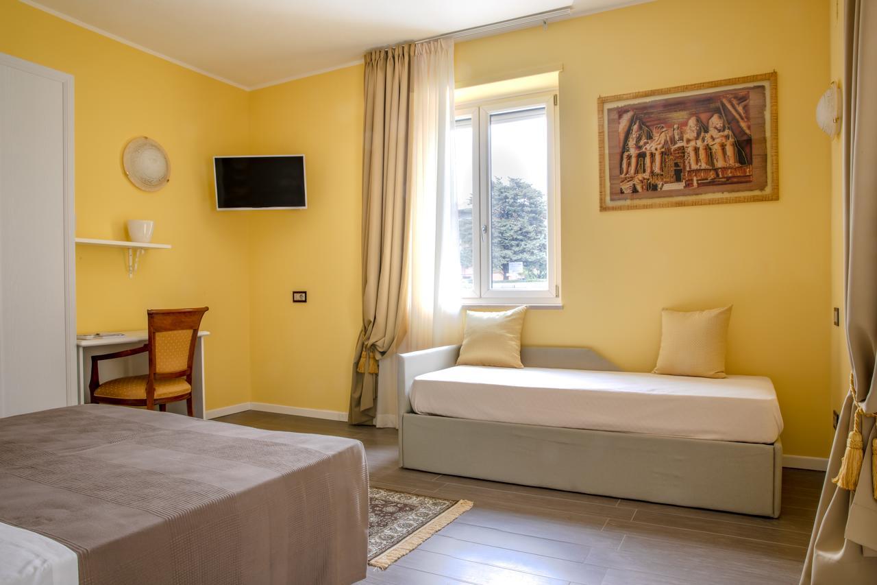 Villa Luisa Rooms And Breakfast Пескьера-дель-Гарда Экстерьер фото